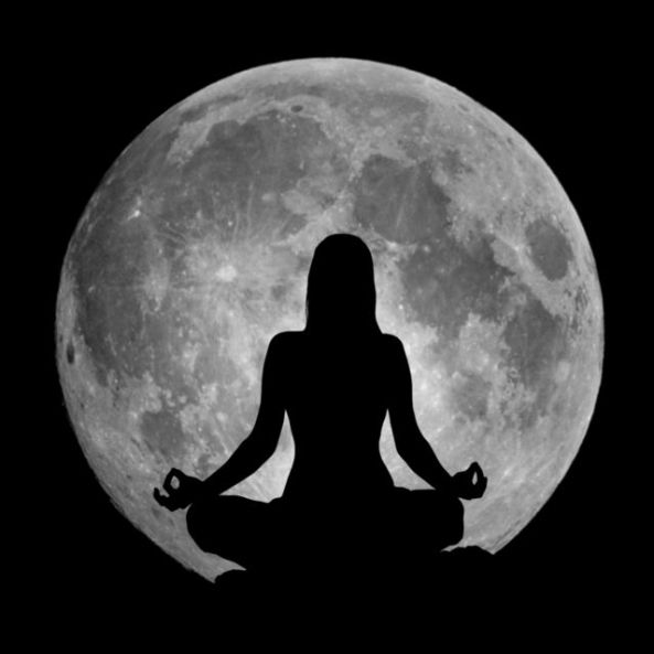 meditating-with-the-moon