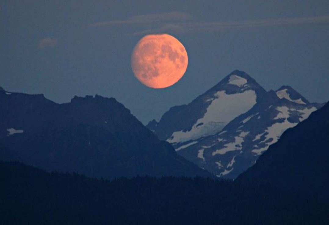 almost-full-moon-waxing-gibbous